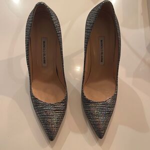 MANOLO BLAHNIK BLACK & SILVER HOLOGRAPHIC PUMPS 39.5